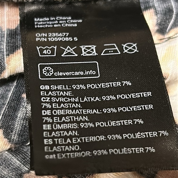 Bell bottom tiger print stretchy pull on pants,,flare legs,70’s,like new! - Picture 8 of 10